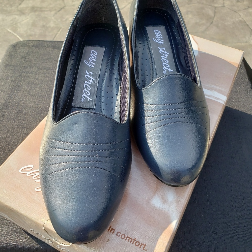 Easy Street women's shoes